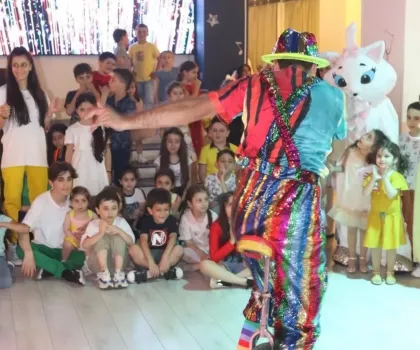 Մանկական շոու ծրագրեր, կրակե շոու, պղպջակ շոու, փրփուր շոու թղթե շոու, բամբակ շոու, թիմբիլդինգ խաղեր