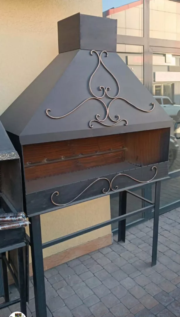 Barbecues with cover.