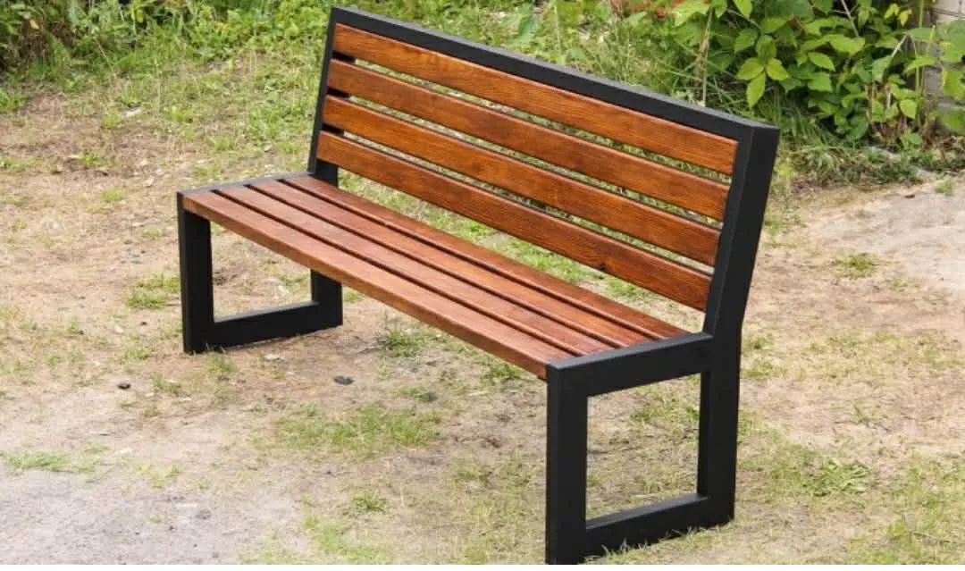 Փայտյա սեղաններ և աթոռներ