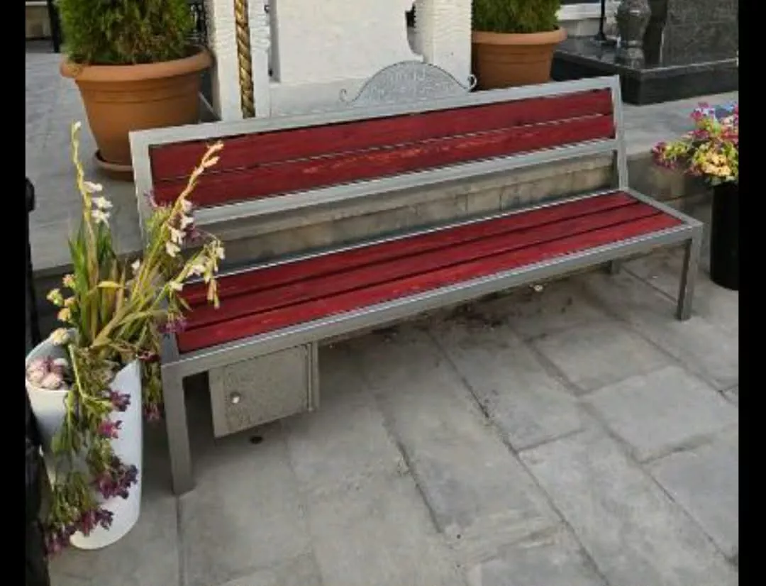 Փայտյա սեղաններ և աթոռներ