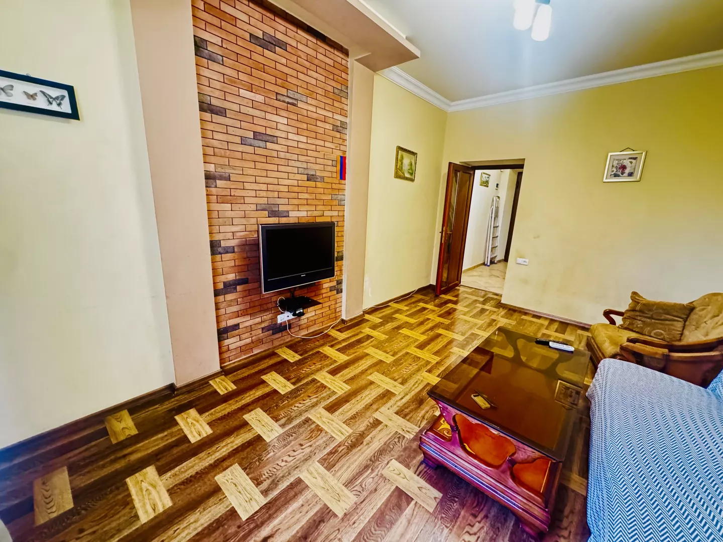Yerevan Saryan 16