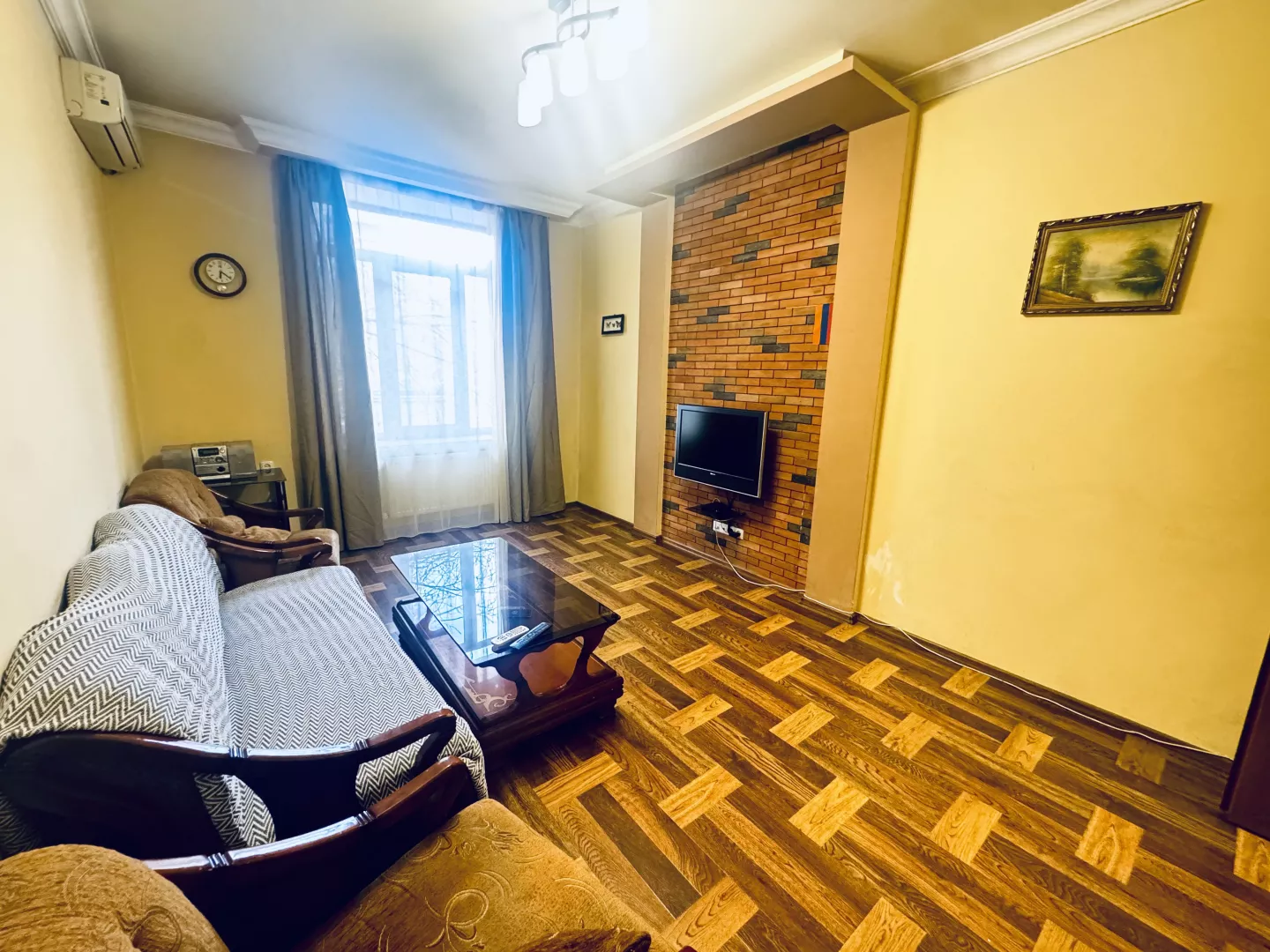 Yerevan Saryan 16