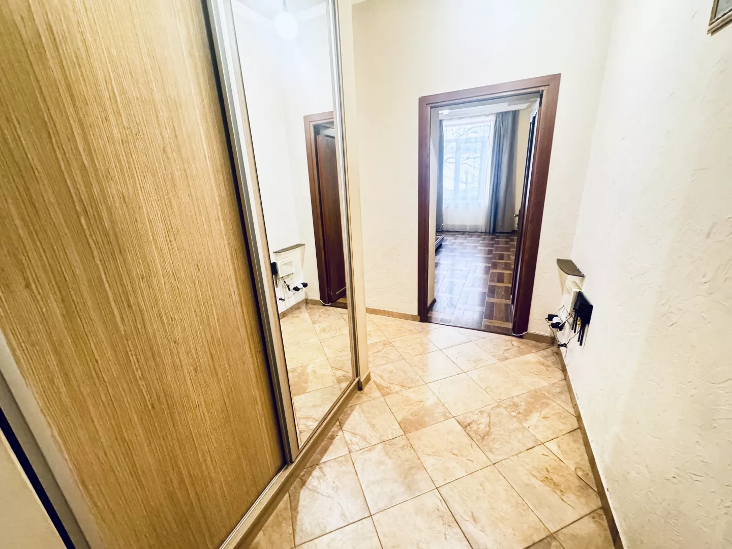 Yerevan Saryan 16