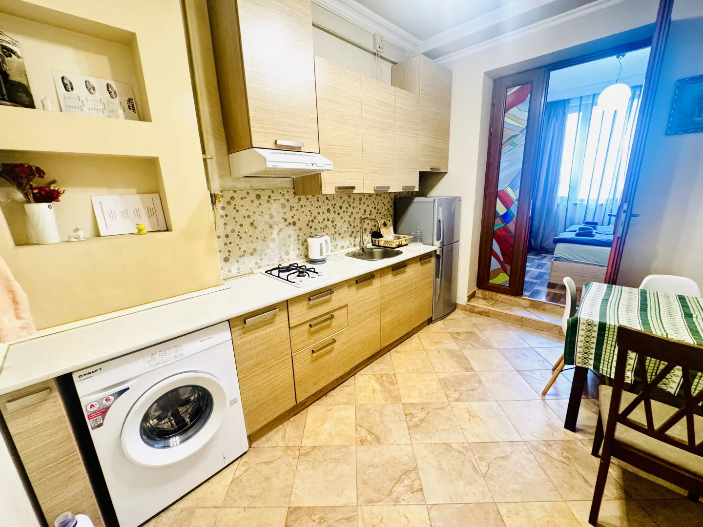 Yerevan Saryan 16