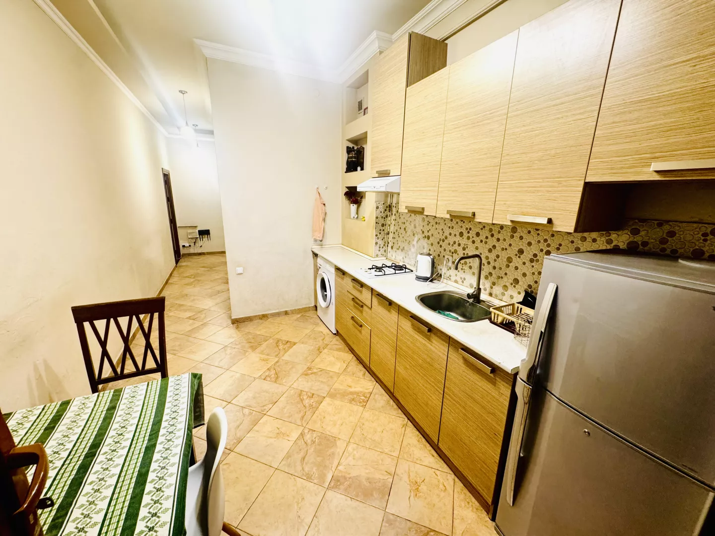 Yerevan Saryan 16