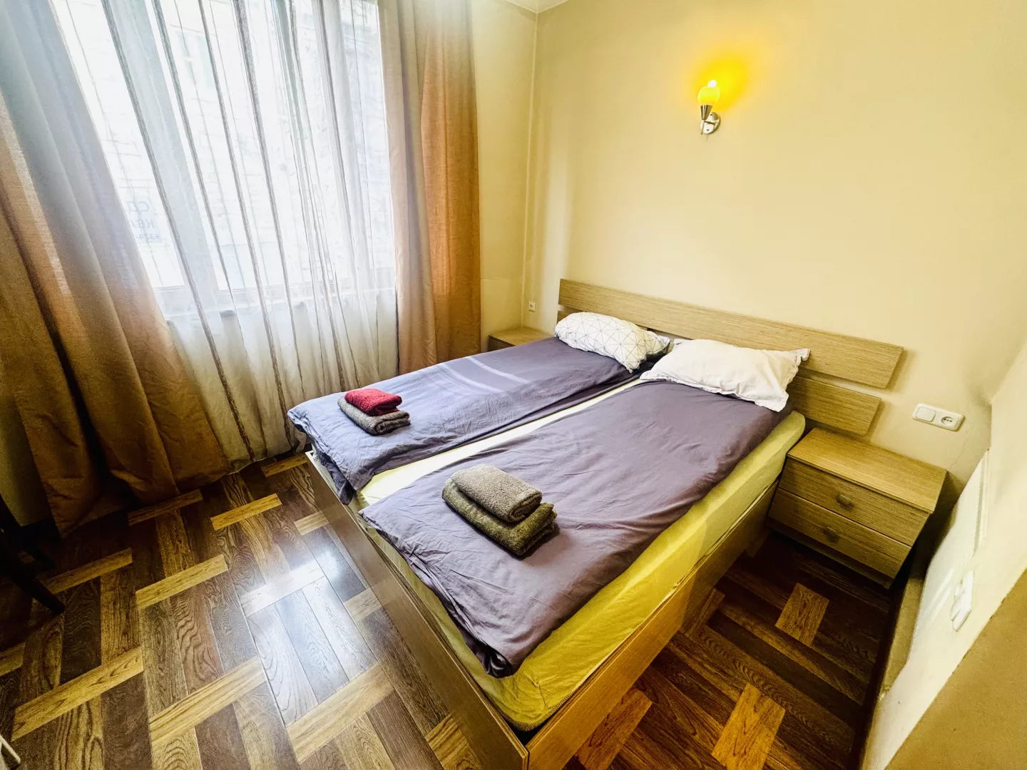 Yerevan Saryan 16