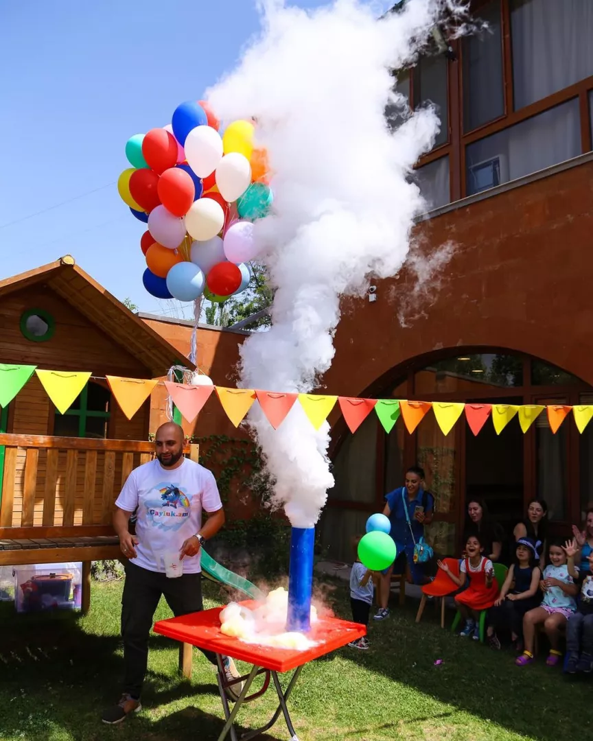 Մանկական շոու ծրագրեր, կրակե շոու, պղպջակ շոու, փրփուր շոու թղթե շոու, բամբակ շոու, թիմբիլդինգ խաղեր