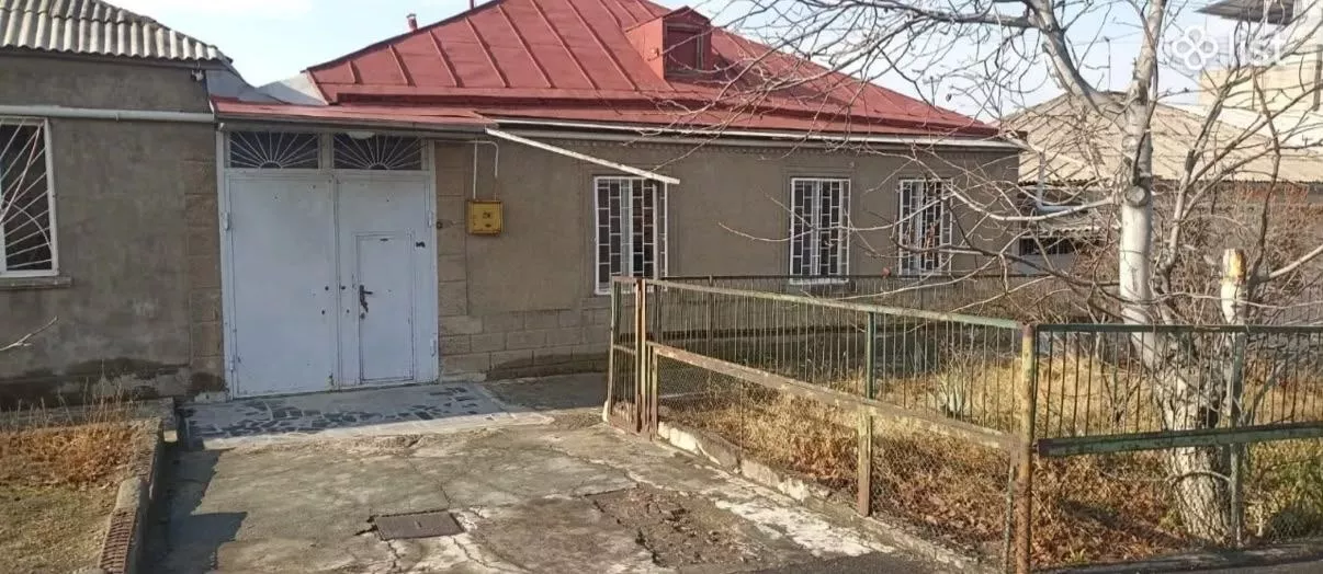 Երկու հարկանի քարե տուն Գրիգոր Զոհրապի փողոցում Աջափնյակում, 235 քմ, 480 քմ հողի վրա, 2 սանհանգույց
