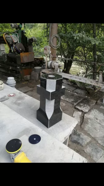 Գերեզմանաքարեր(gerezmanaqarer)