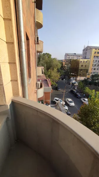 Продается 5-ти комнатная квартира в центре Еревана