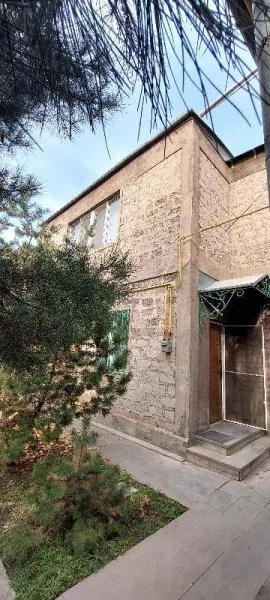 Երկու հարկանի քարե տուն Բագրատունյաց պողոտայում Շենգավիթում, 50 ք.մ., 2 սանհանգույց