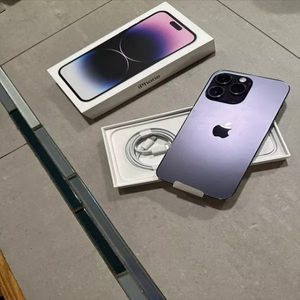 Վաճառվում է մեծածախ Apple iPhone և Samsung Galaxy։