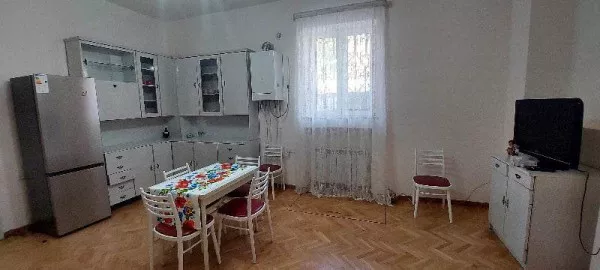 От собственника сдается капитально отремонтированный 1й этаж, двухэтажного дома, в г. Ереван, район 