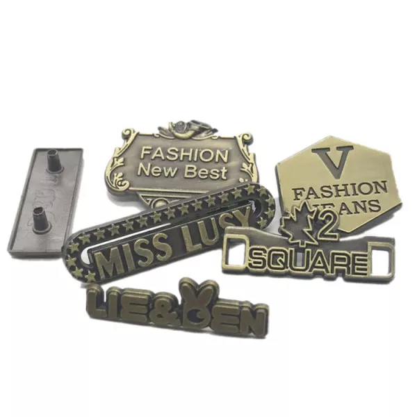  Fashion accessories //  Plates